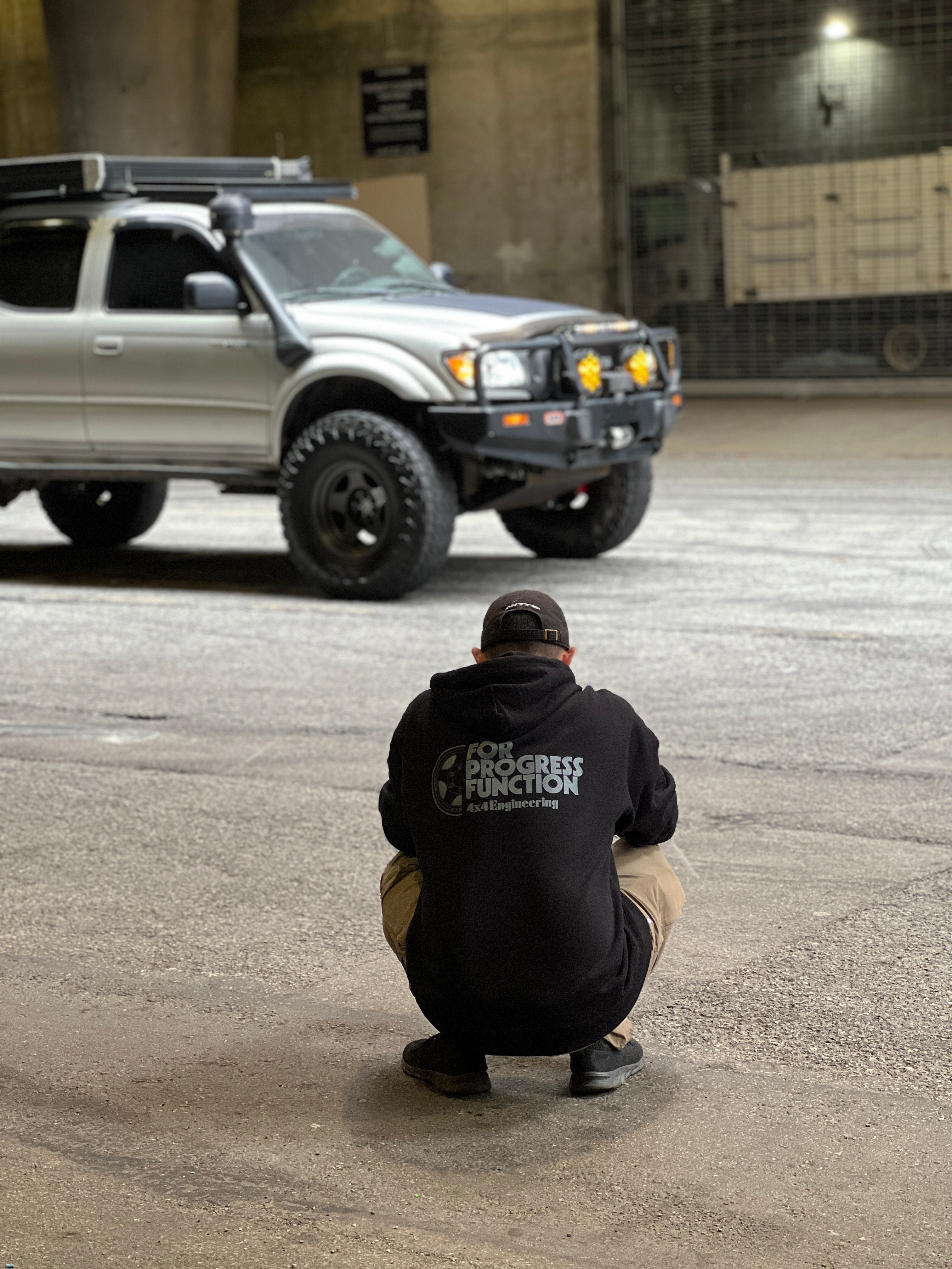 4x4esオリジナル FPFロゴジップアップフーディー(FOR PROGRESS